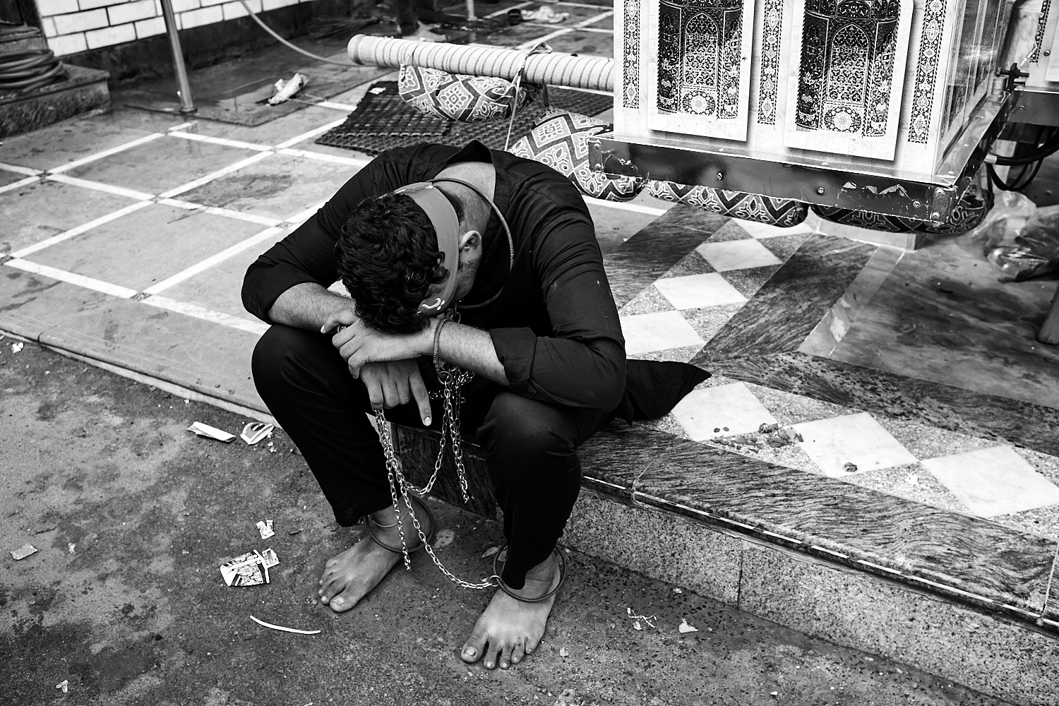 A man in chain mourns during the observance of Ashura. Ahmedabad, India. 2024
